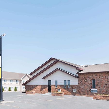 Super 8 By Wyndham Glendive Hotel Exterior foto