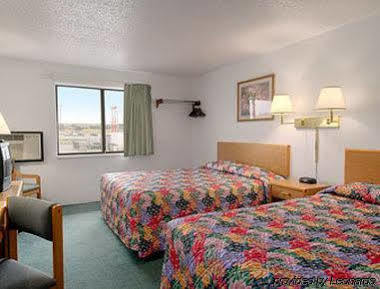 Super 8 By Wyndham Glendive Hotel Exterior foto