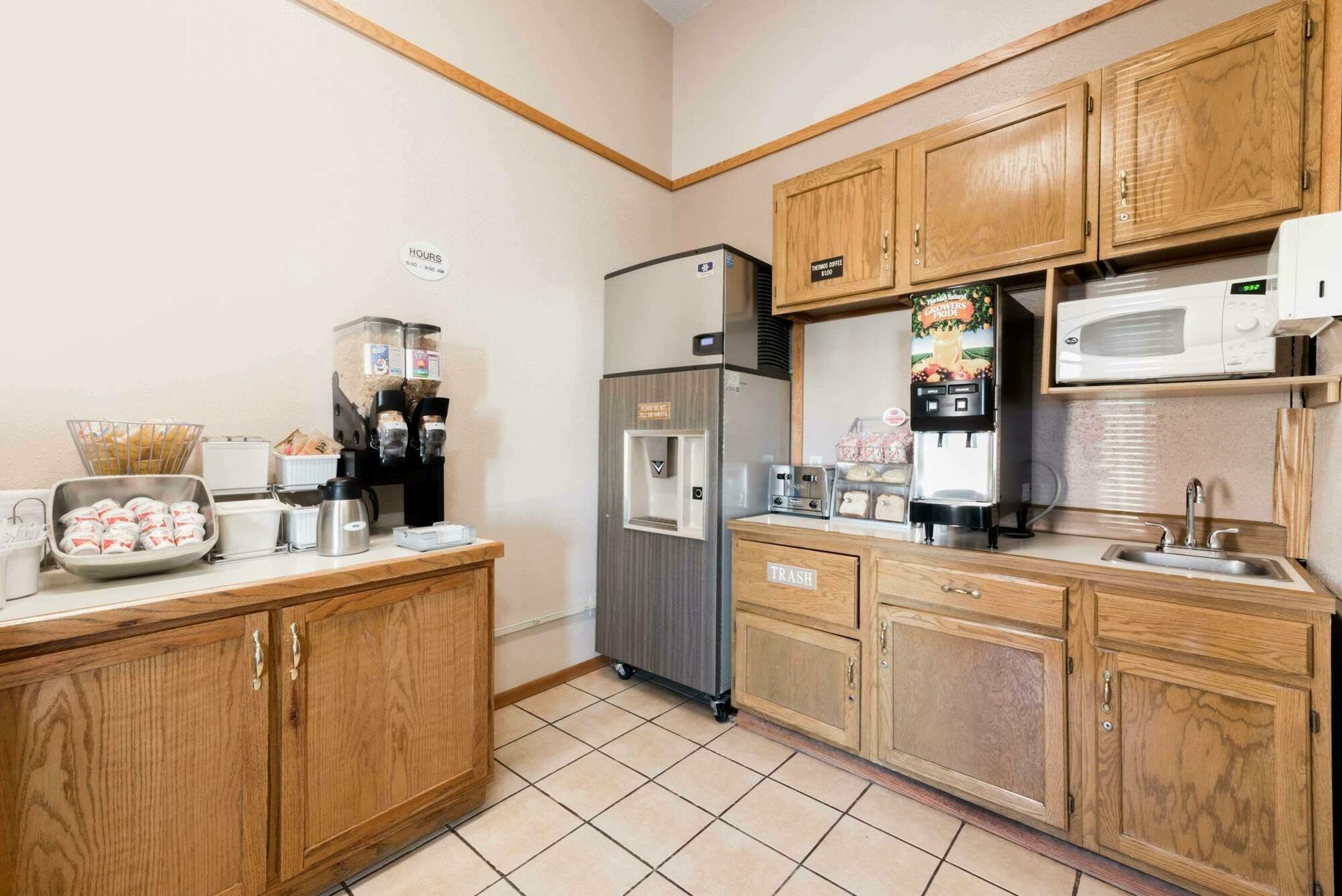 Super 8 By Wyndham Glendive Hotel Exterior foto