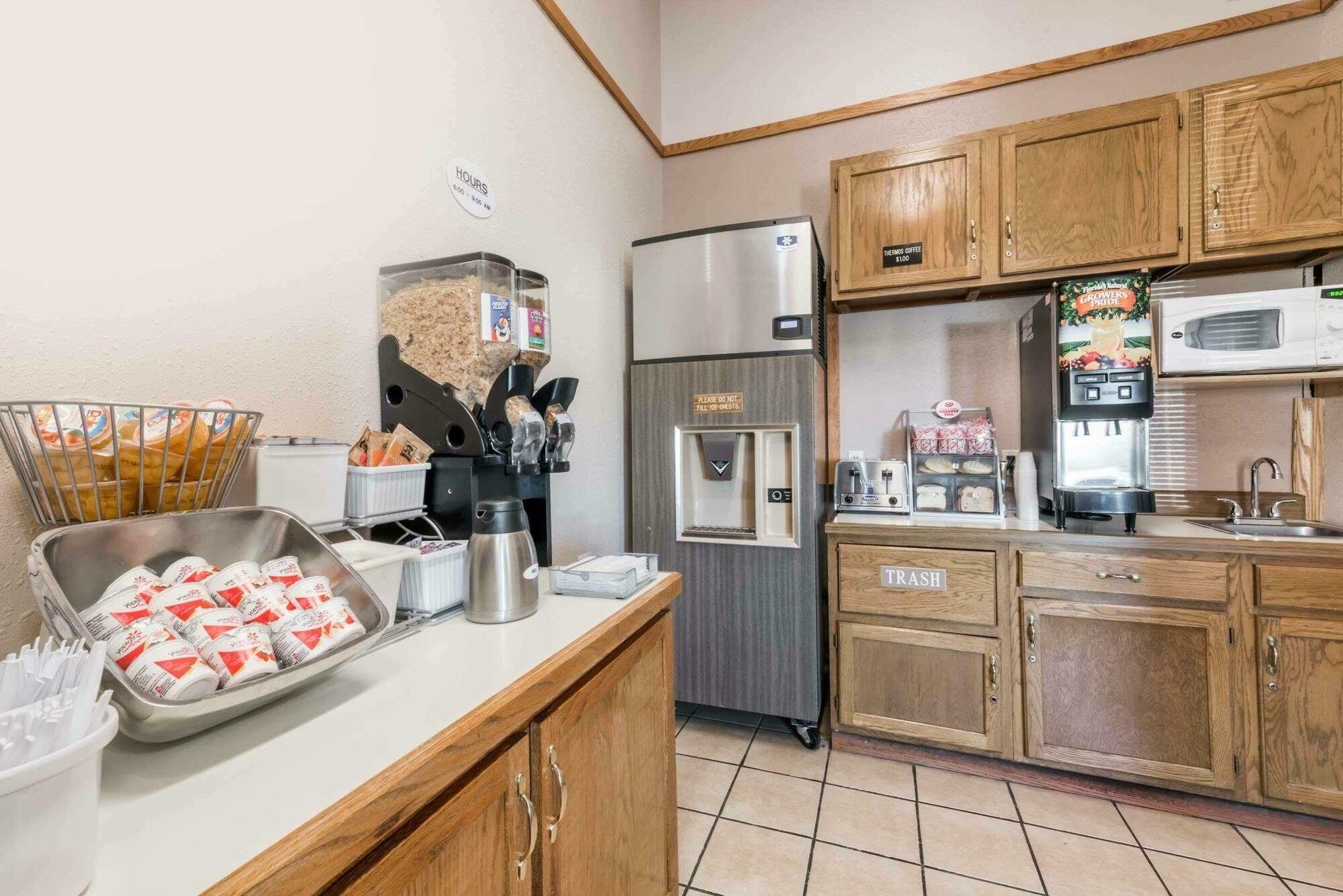 Super 8 By Wyndham Glendive Hotel Exterior foto